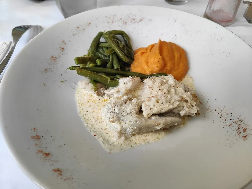 Lieu Noir Crème de Citron Confit Purée de Patates Douces Et Haricots Verts